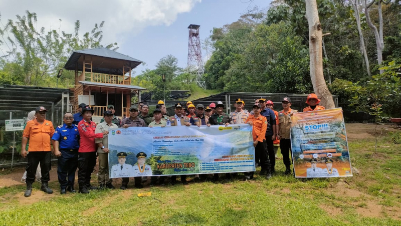 Bupati Tebo Agus Rubiyanto beserta rombongan di basecamp PT ABT